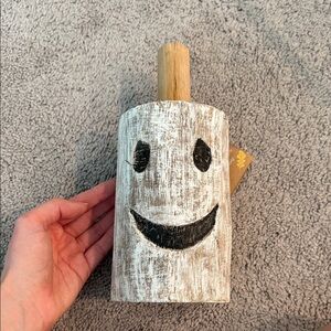 Rustic Smiley Face Wooden Decor
